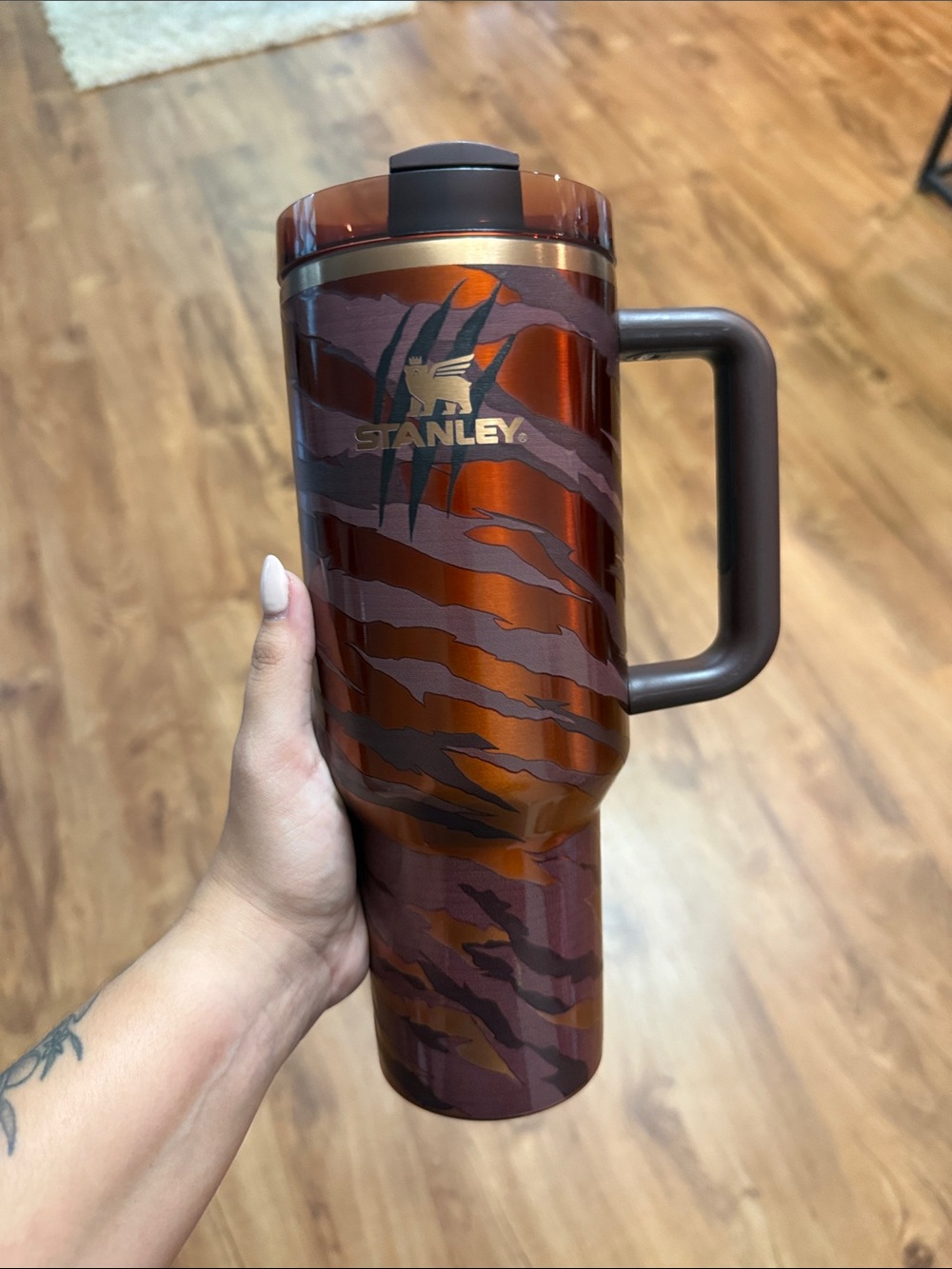 Stanley x TYLA 40oz Quencher Tumbler – Tiger Stripe Brown & Gold